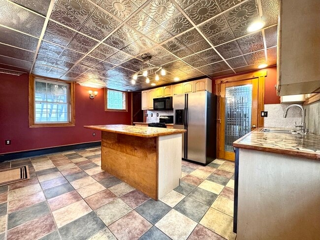 Building Photo - 53 Circuit Rd