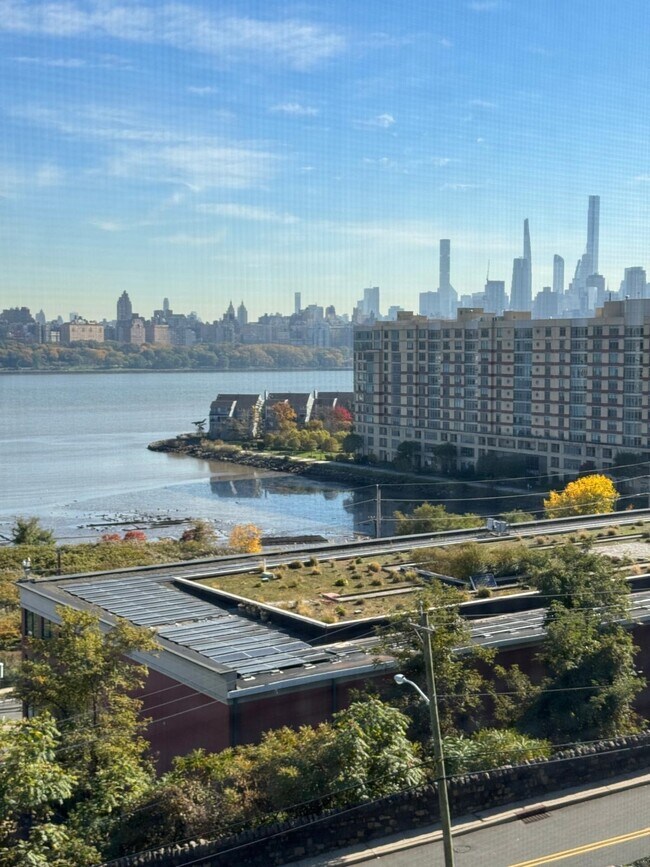 Building Photo - 8 Bergen Ridge Rd