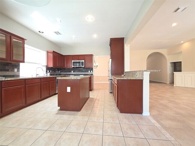 Building Photo - 9630 Green Valley Ln