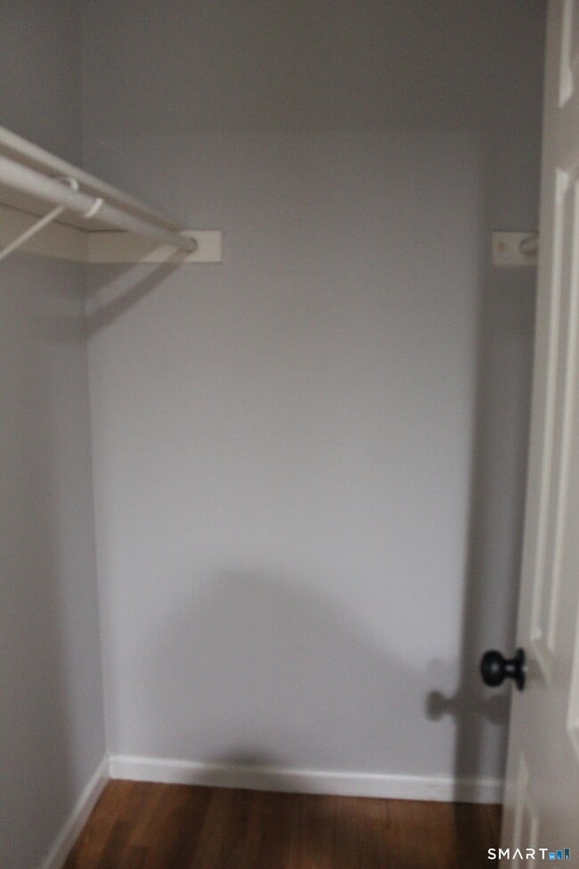 Building Photo - 8 Rose Ln