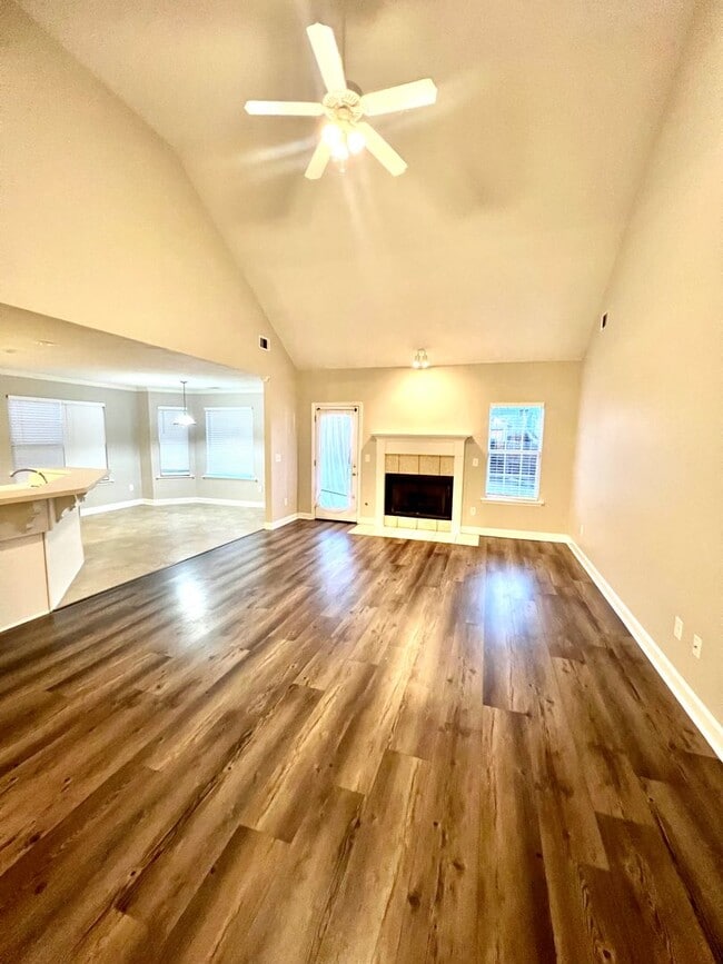 Building Photo - 702 Wickham Dr
