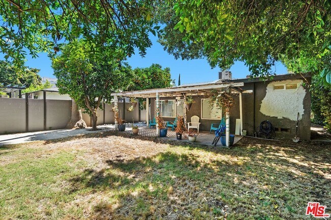 Building Photo - 5630 Radford Ave