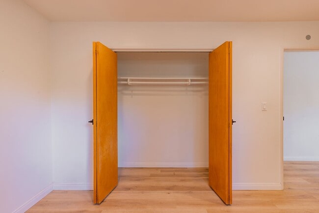 Building Photo - Downtown cottage