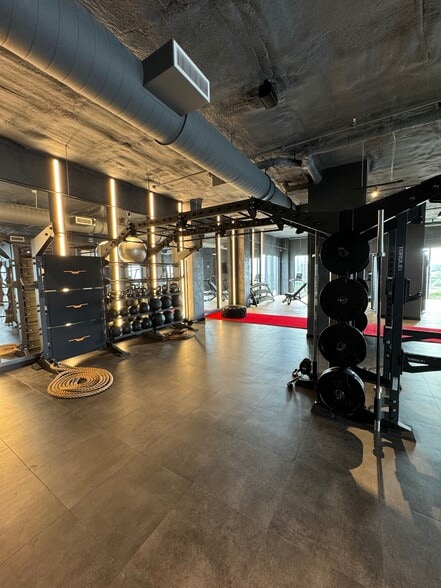 Building Photo - 122 NE 23rd St