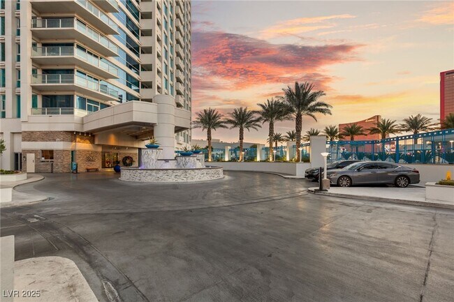 Building Photo - 2700 S Las Vegas Blvd