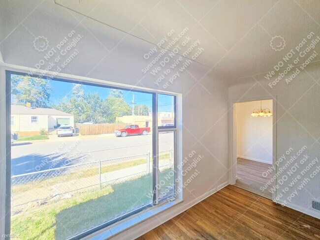 Building Photo - 2 br, 1 bath Duplex - 4300 S Acoma St