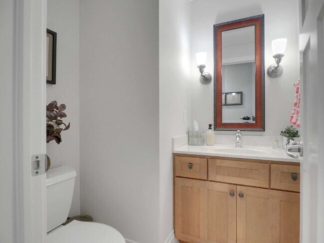 Building Photo - Spacious 4-Bed Gem with 3.5 Baths next to Minnehaha Creek