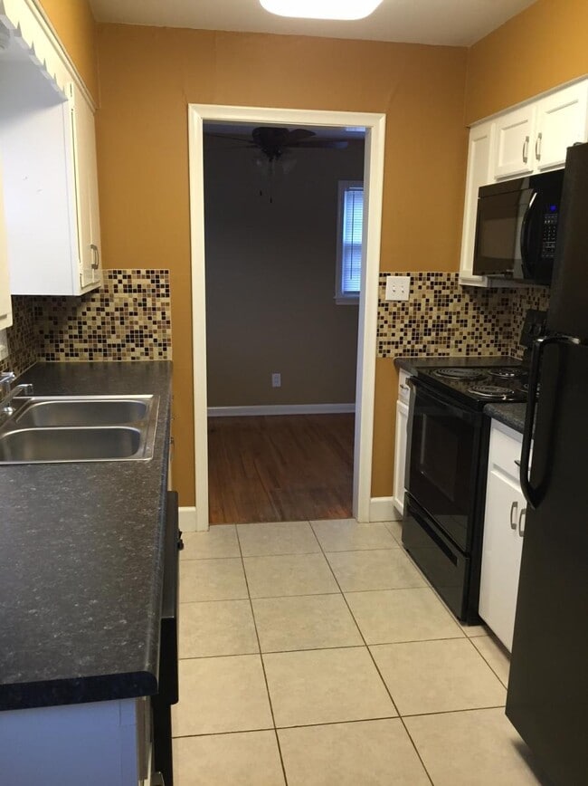 Building Photo - 8001 E Indianapolis St