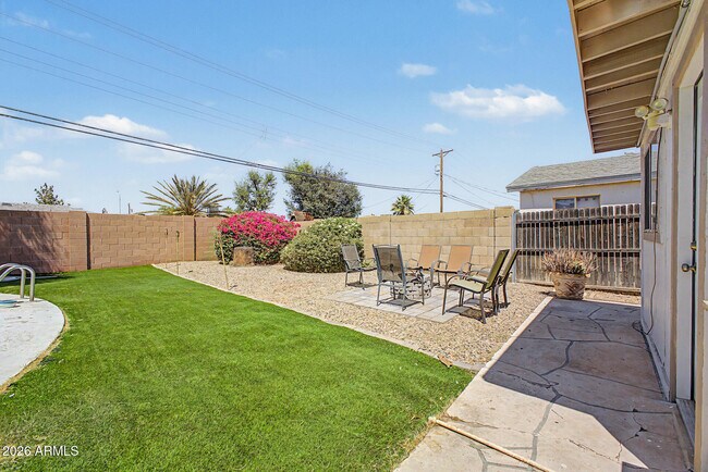 Building Photo - 2208 W San Miguel Ave