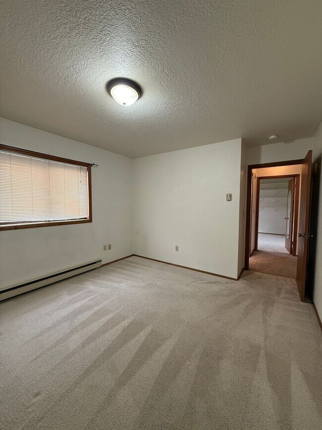 Building Photo - 1720 W Olive St