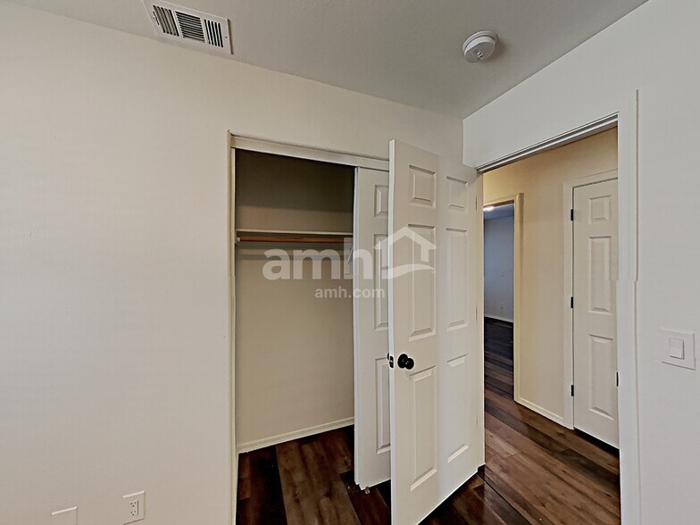 Building Photo - 3025 W Horsham Dr