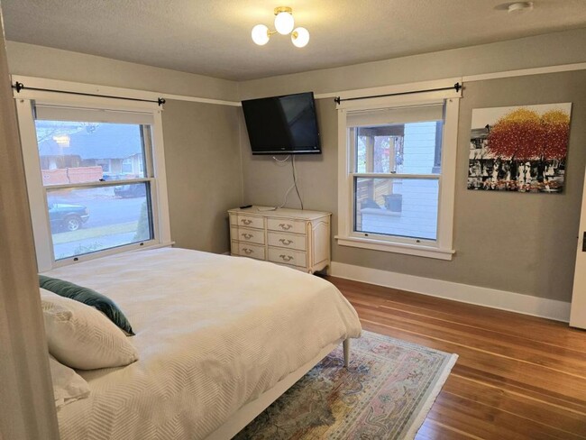 Building Photo - 1010 N 7th St