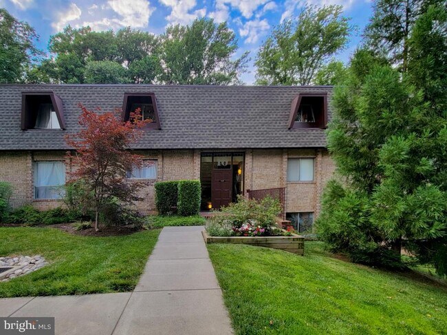 Primary Photo - 11616 Vantage Hill Rd