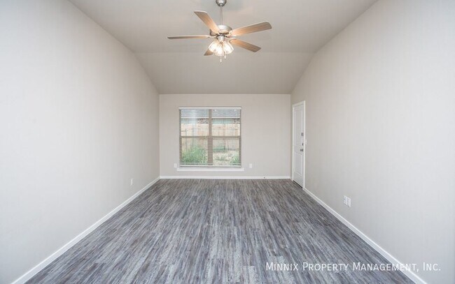 Building Photo - 2114 N. Ave. L-B