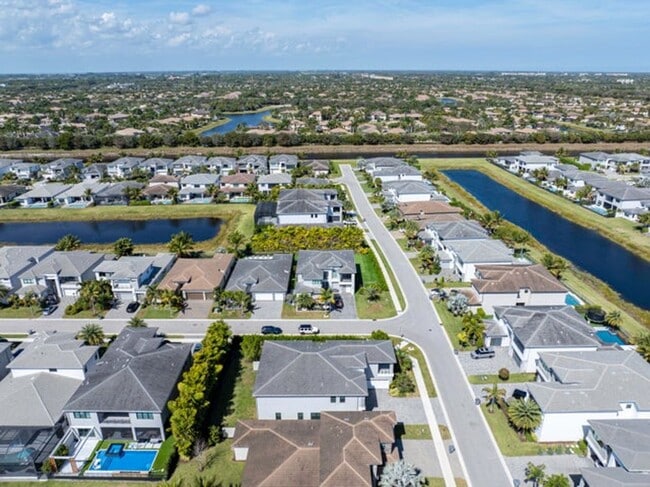 Building Photo - 17081 Five Waters Ave