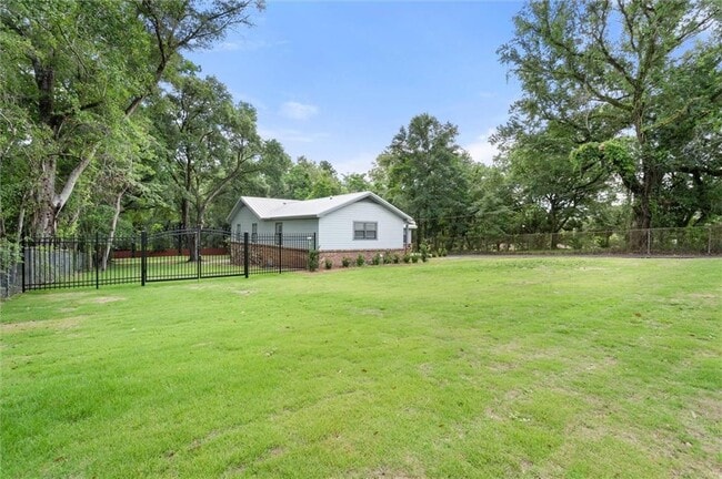 Building Photo - 2609 Longleaf Dr
