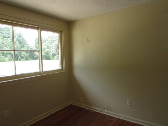 Building Photo - 123 Dixie Dr