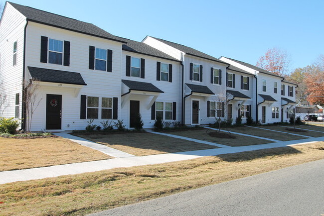 Primary Photo - 3 Bedroom/2.5 Bath Townhome Minutes from D...