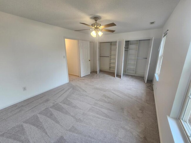Building Photo - 125 Horse Run Dr