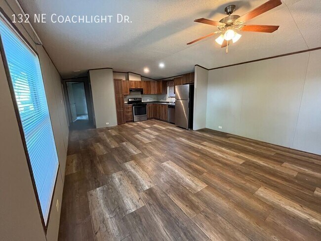 Building Photo - 132 Coachlight Dr