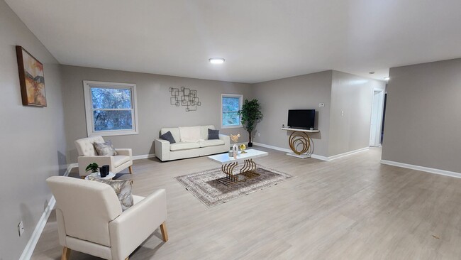 Building Photo - 2 Hazelwood Cir