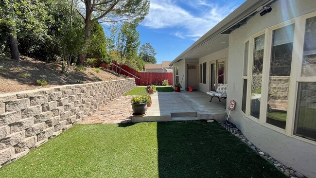 Building Photo - Martinez! Beautiful 5 bedroom 3.5 bathroom...