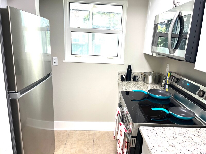 Building Photo - 649 Windrush Bay Dr