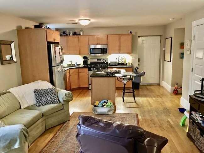 Building Photo - 245 Beacon St