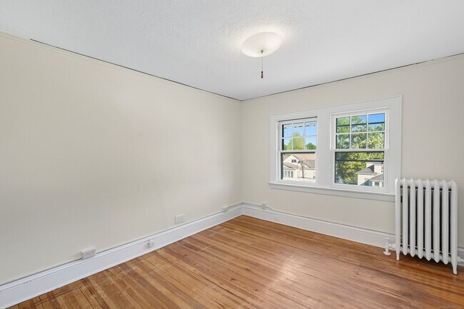 Building Photo - 91 Maplewood Ave