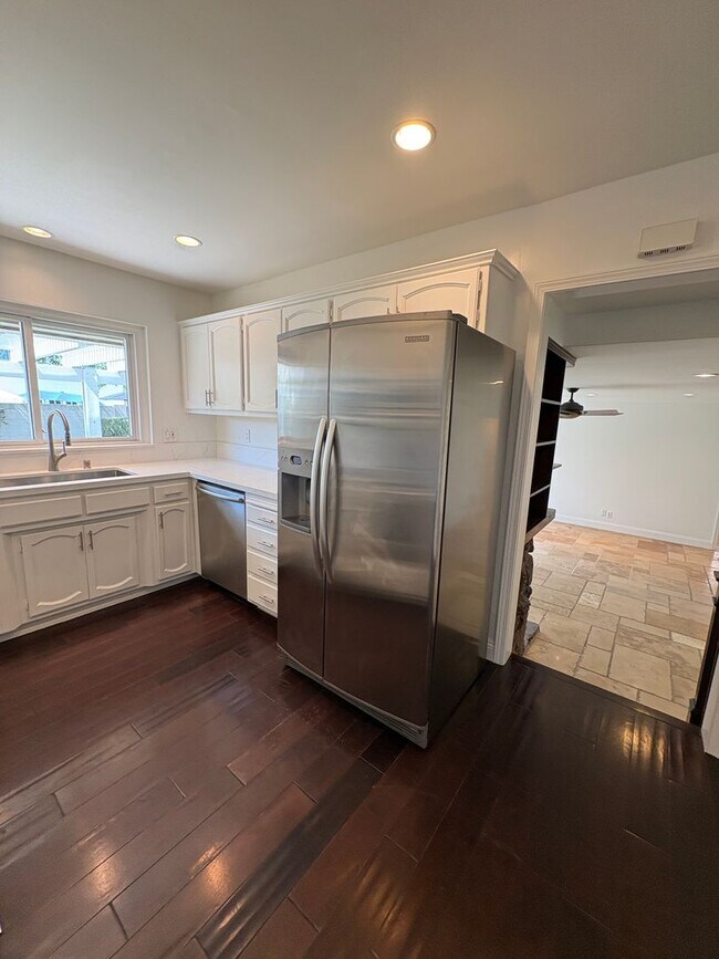 Building Photo - Spacious House - 2 stories - 4 Bedrooms + 2.5 Baths & large 2 car garage