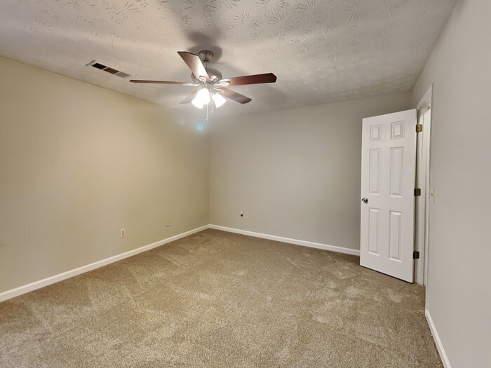 Building Photo - 6156 Raleigh Oaks Ct