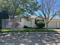 Building Photo - 2 bedroom 1 bath duplex - Single car garage