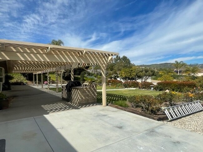 Building Photo - Charming Camarillo Retreat with Stunning M...