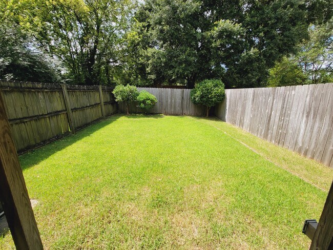 Building Photo - 517 Saddlewood Ln