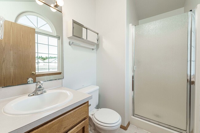 Building Photo - Comfortable 3-Bedroom Townhouse with A/C, ...
