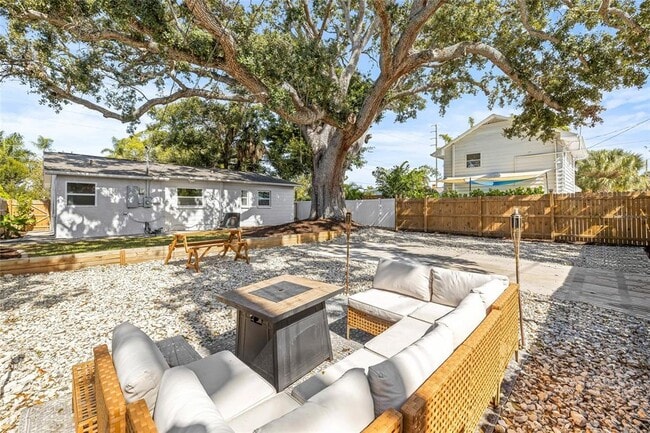 Building Photo - 4350 1st Ave S