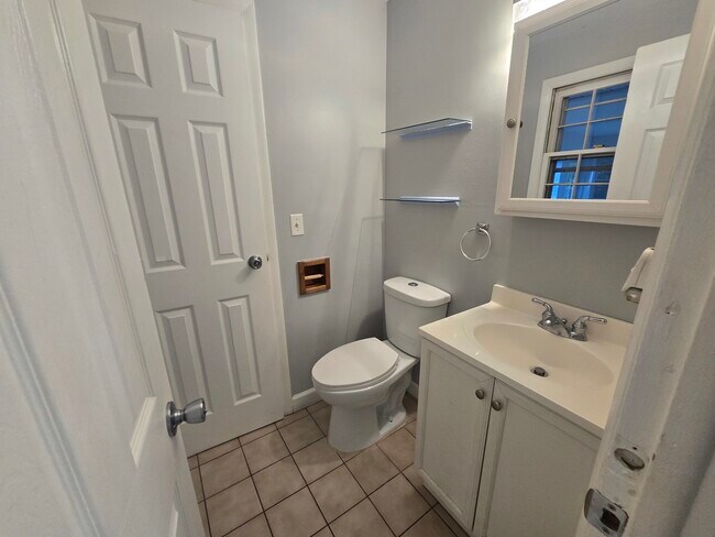 Building Photo - 1430 Hartmann Dr