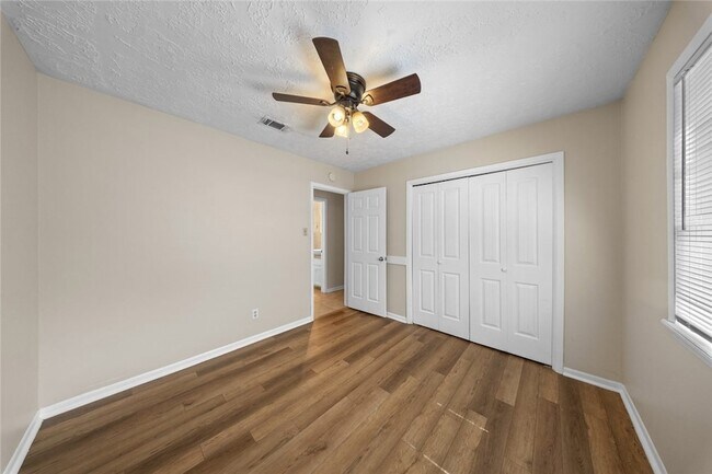 Building Photo - 1417 Hillside Dr