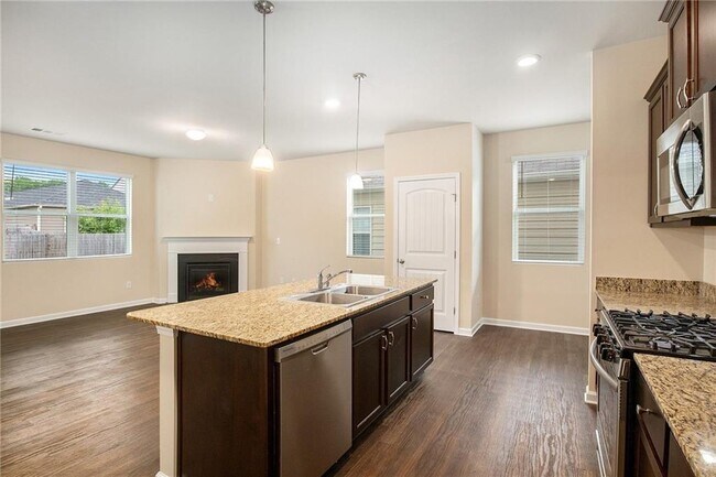Building Photo - 41 Ivey Hollow Cir