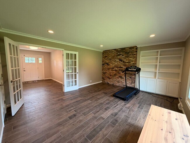 Building Photo - Forest Hill Schools - executive home