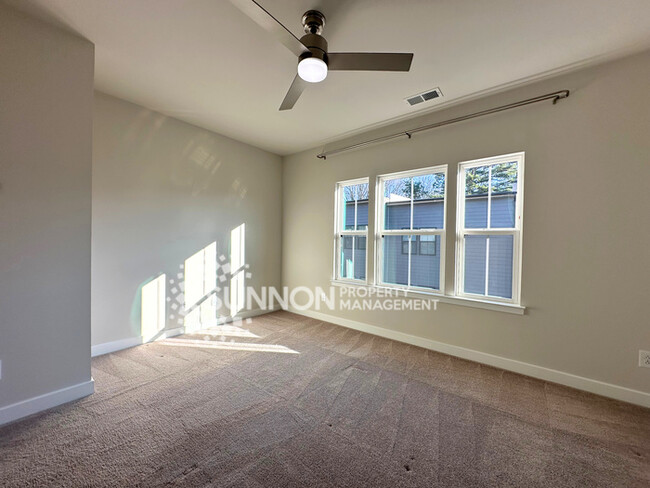 Building Photo - 4 Bedroom Townhome Located in Wendover Green