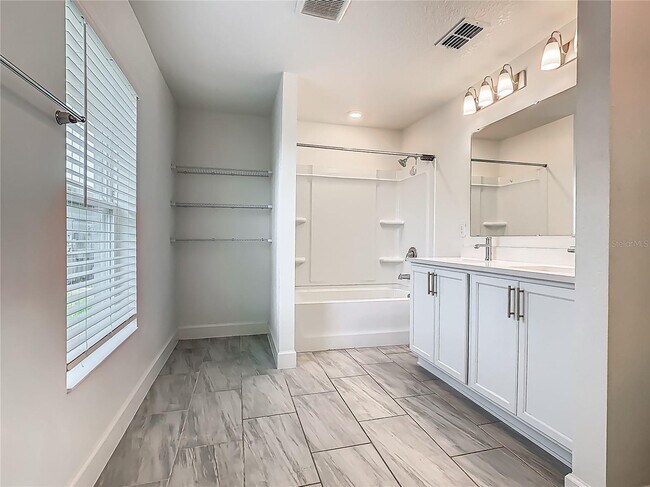 Building Photo - 260 Summerlin Loop