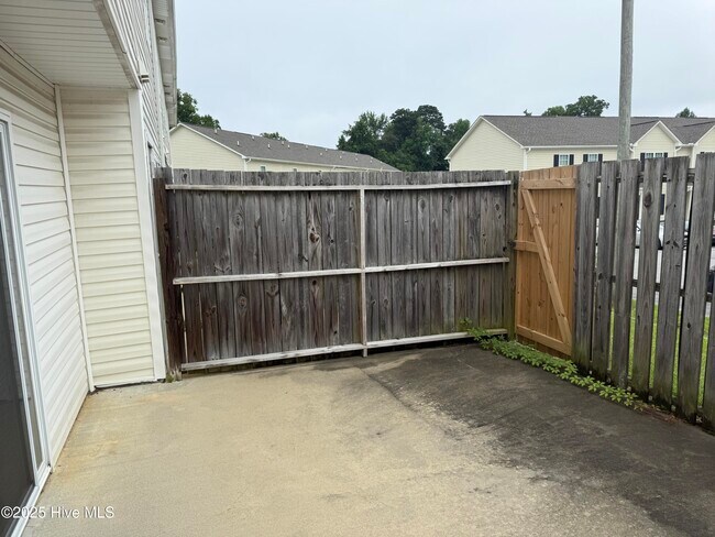 Building Photo - 1222 Cross Creek Cir