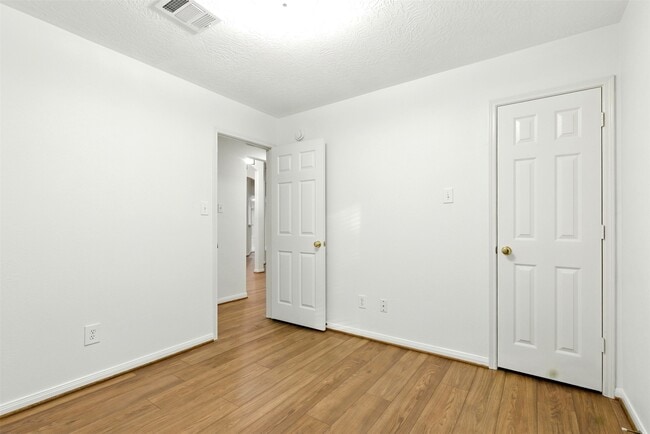 Building Photo - 2119 Hannover Way