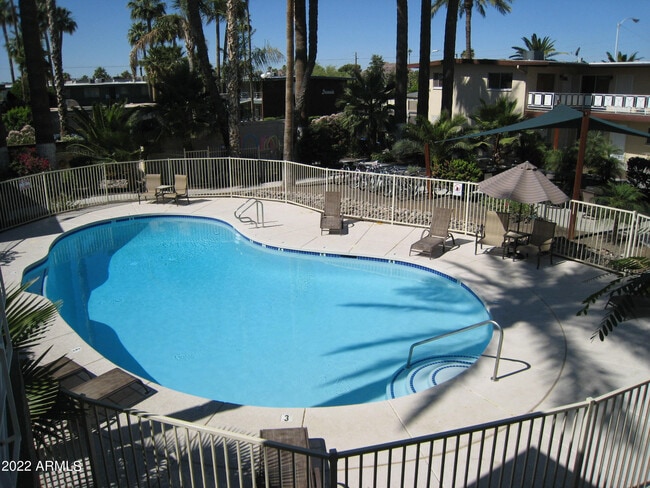 Building Photo - 6804 E 2nd St