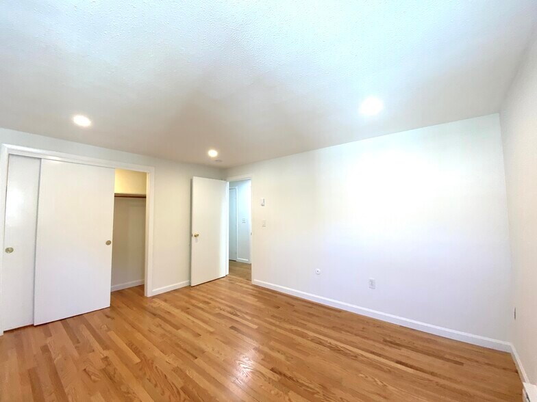 Building Photo - 197 W Wyoming Ave