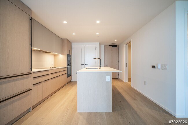 Building Photo - $4600 /1 Bed +DEN / 1 Bath Elevated Island Living at The Park at Ward Village