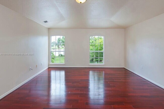 Building Photo - 6057 Ridge Lake Cir