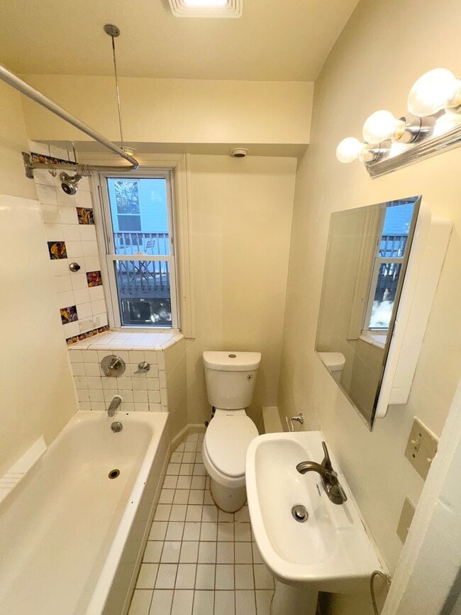 Building Photo - 3 Bedroom Semi-Detached Home