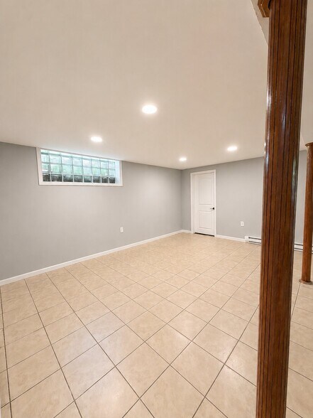 Building Photo - 20 Woodland Dr